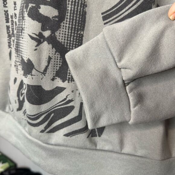 Figure Graphic Oversized Sweatshirt Gray and Black US 6Petite - Picture 7 of 11